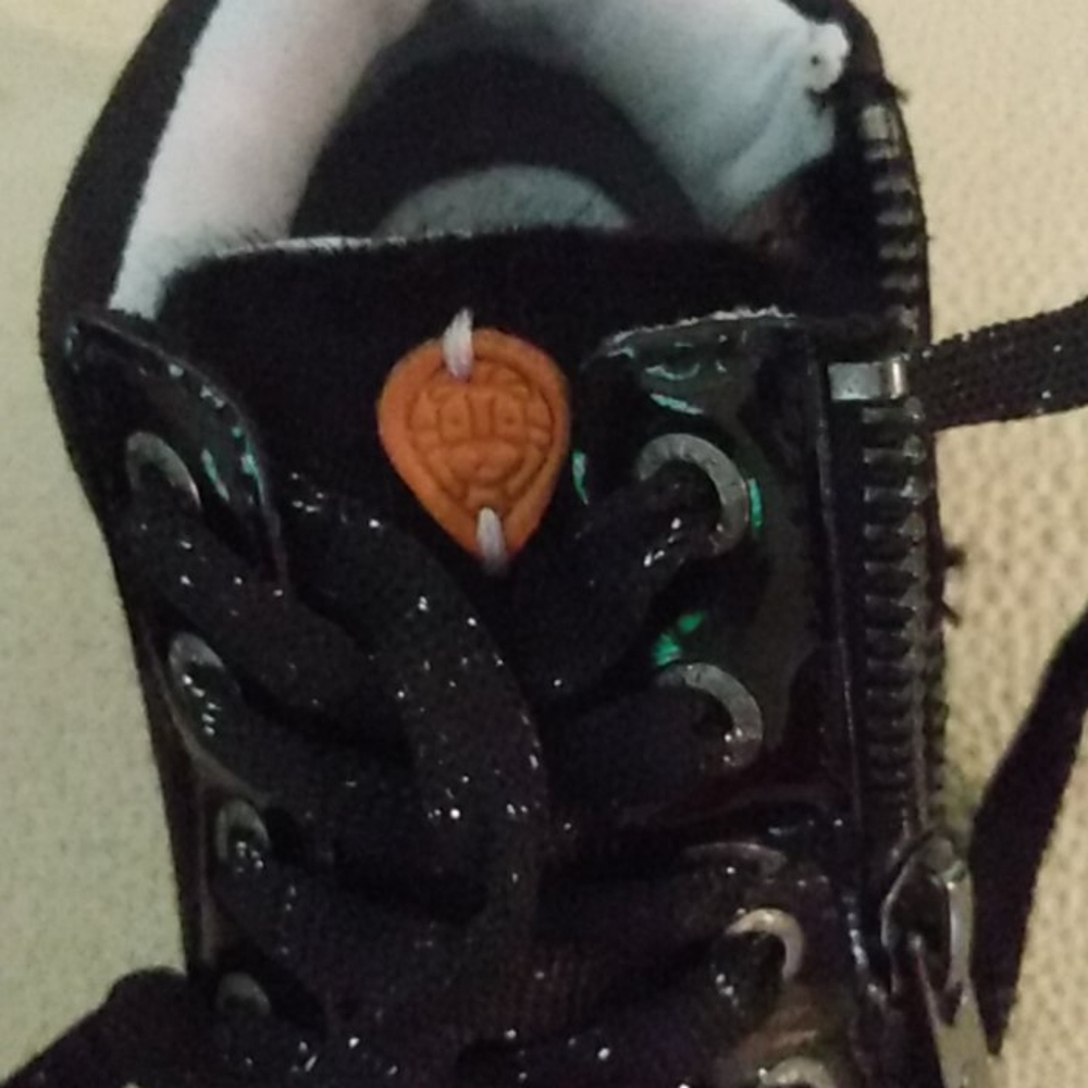 Shoes - Picture 6 of 7